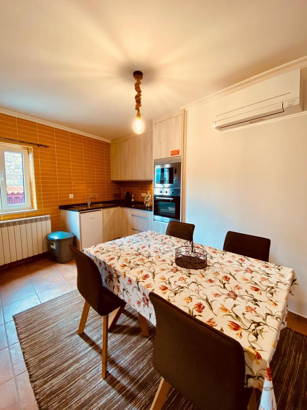 Pensjonat Casas Da Ribeira Seia Zewnętrze zdjęcie